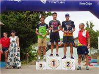 David Huertas y Paula Jiménez campeones de Aragón de Acuatlón 2019 