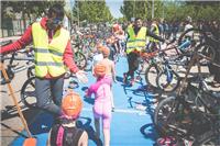 Más de 200 familias disfrutaron de una mañana deportiva en el Campus Universitario Villanueva de Gállego en el I Triatlón Cros Escolar Universidad San Jorge