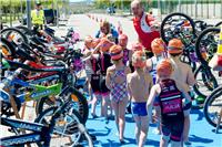 Más de 200 familias disfrutaron de una mañana deportiva en el Campus Universitario Villanueva de Gállego en el I Triatlón Cros Escolar Universidad San Jorge