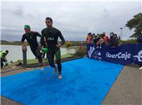 Adrián Lainez y Ester Ruiz vencen en el II Triatlón Olímpico de Ejea