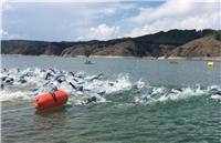 Una floración de cianobacterias en el embalse de Val impide la celebración del Triatlón de Tarazona el 14 de mayo