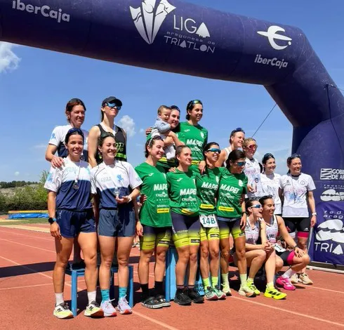 El equipo masculino y femenino de Stadium Casablanca Mapei campeones de Aragón de Duatlón contrarreloj por equipos