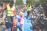 Más de 200 familias disfrutaron de una mañana deportiva en el Campus Universitario Villanueva de Gállego en el I Triatlón Cros Escolar Universidad San Jorge