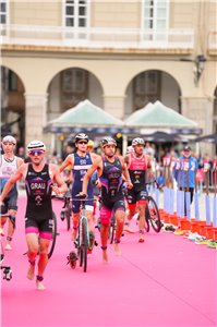Izan Edo, subcampeón de España absoluto y campeón nacional sub-23 de Triatlón Olímpico en A Coruña 2025