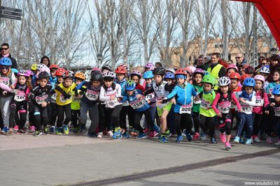 Cientos de chavales disfrutan del duatlón en Utebo