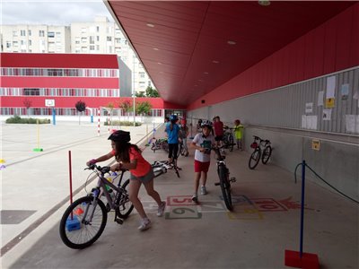 Varios colegios acogen con éxito el programa Triatlón Divertido
