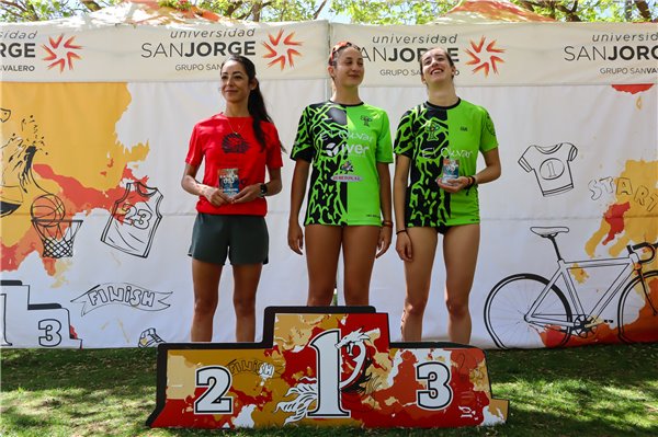 Claudia Marco y Pablo Capapé vencen en el VI Acuatlón de a Universidad San Jorge