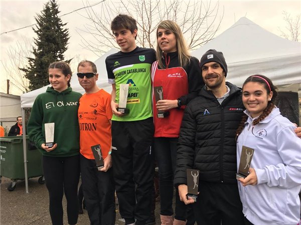 Laura Navarro y Roberto Gibson imponen su juventud en Calatayud
