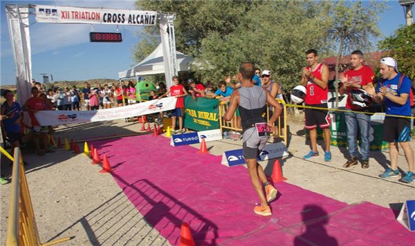 Luis Angel Foz y Ana Gay vencen en La Estanca de Alcañiz