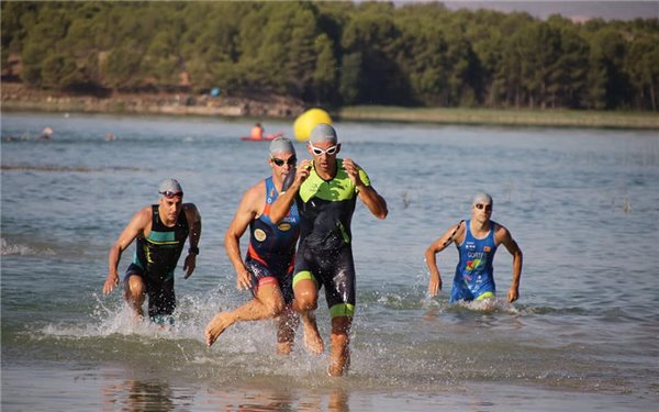 David Navarro y Ester Ruiz se proclaman campeones de la VIII Copa Aragonesa de Triatlón Cros