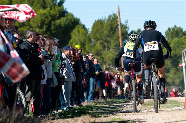 Las mujeres y los corredores populares se enganchan a nuestro deporte